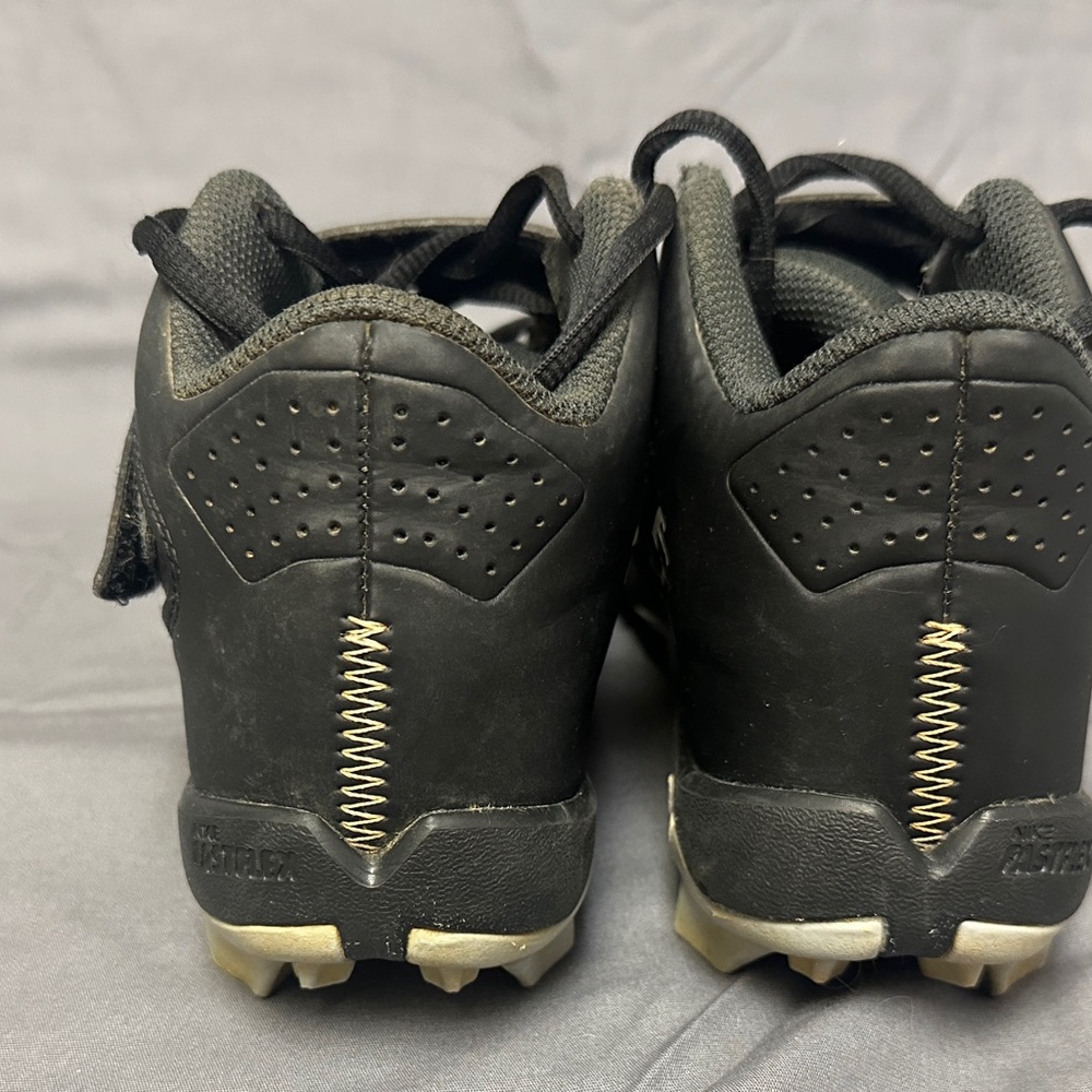 Nike Kids Black and Gray Shoes - Picture 3 of 7